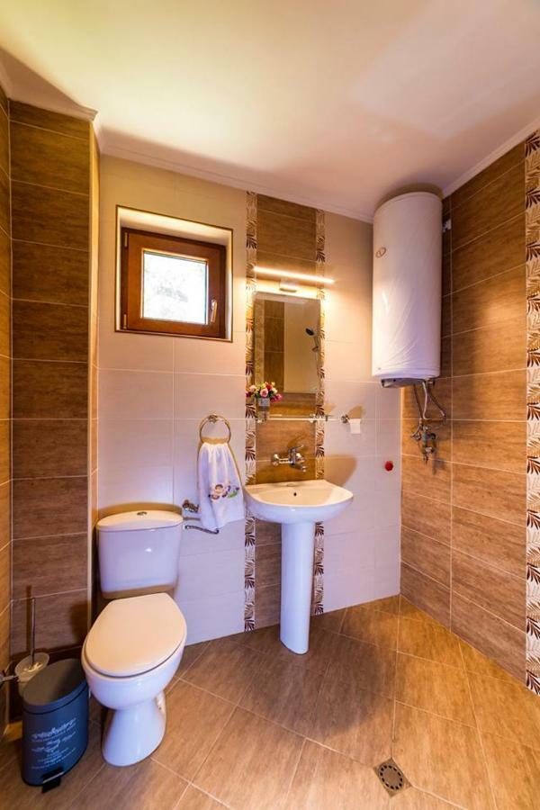 Guest House Beniart Vetrintsi Екстер'єр фото