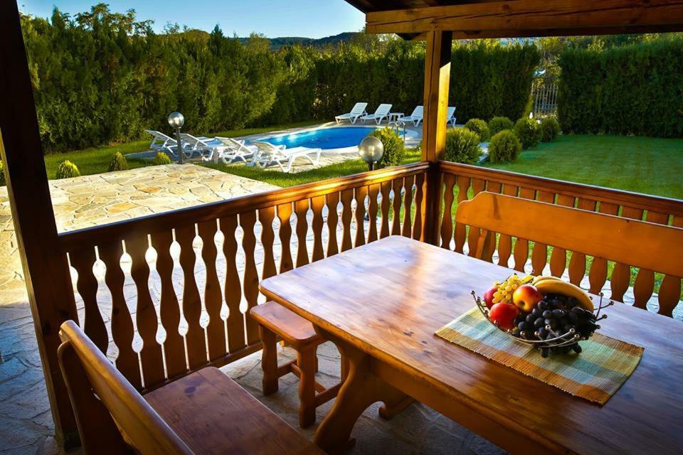 Guest House Beniart Vetrintsi Екстер'єр фото