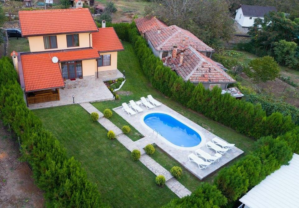 Guest House Beniart Vetrintsi Екстер'єр фото