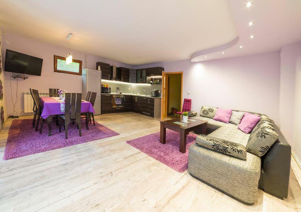 Guest House Beniart Vetrintsi Екстер'єр фото